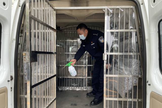 点击新窗口打开