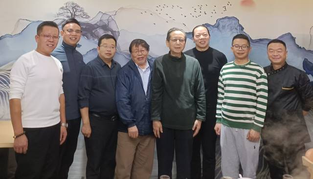 点击新窗口打开