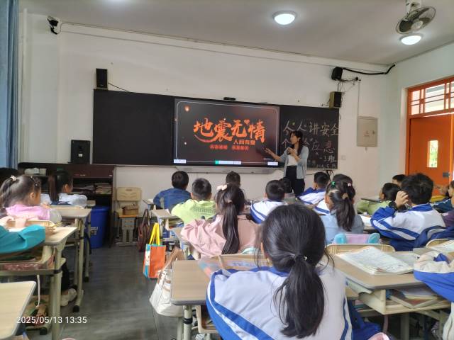 点击新窗口打开