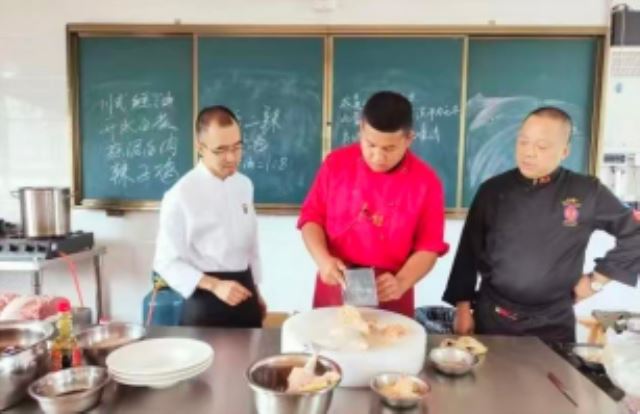 点击新窗口打开