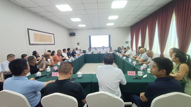 资阳市餐饮协会召开 《川菜榜样力量》入选人员座谈会